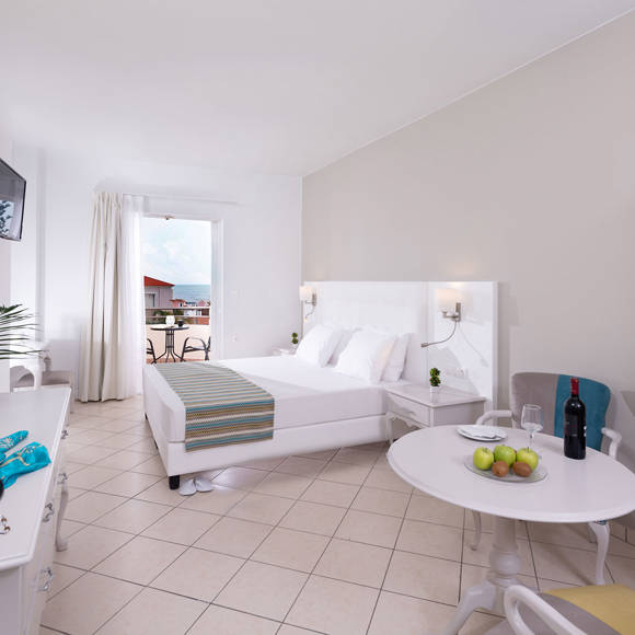 Family room with double bed, open wardrobe and balcony access with sea view