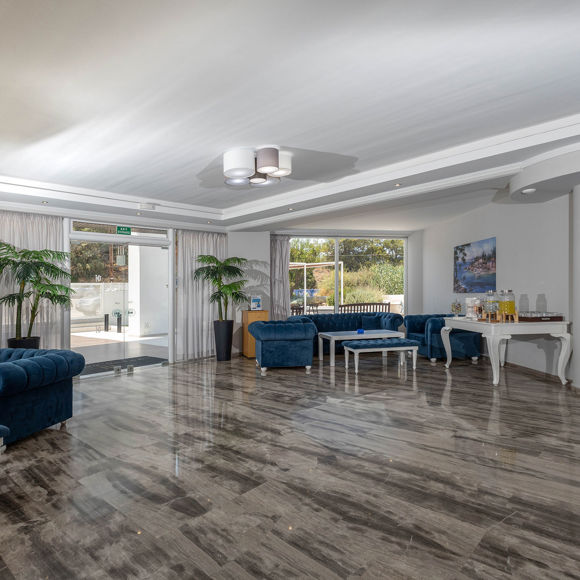 Dore Hotels spacious reception area with cozy sitting lounges